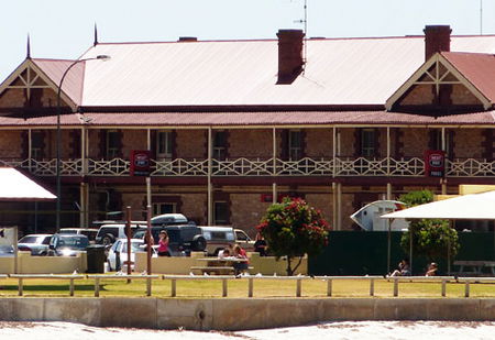 Tumby Bay Hotel And Seafront Apartments - Surfers Paradise Gold Coast 2