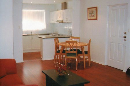 AA Madalena Court Holiday Apartments - Surfers Paradise Gold Coast 1