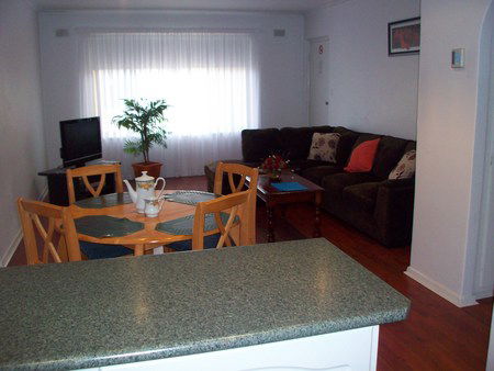 AA Madalena Court Holiday Apartments - Surfers Paradise Gold Coast 2