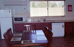 Emerald Explorers Inn - Surfers Paradise Gold Coast 1