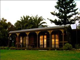 Sunset Cottage - Surfers Paradise Gold Coast 0