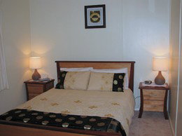 Louth Bay Holiday Apartment - Surfers Paradise Gold Coast 2