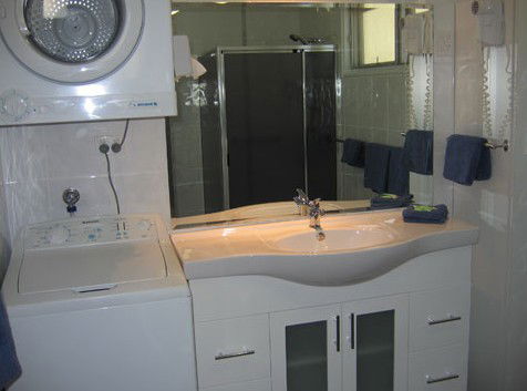 Modra's Apartments Tumby Bay - Surfers Paradise Gold Coast 1