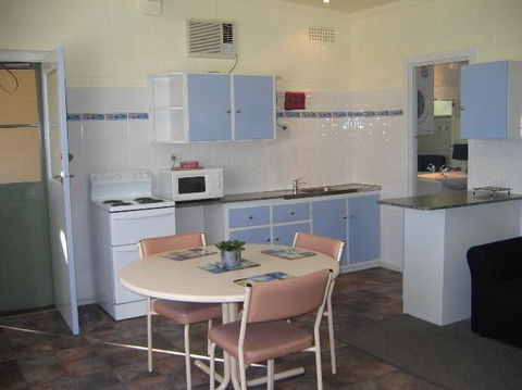 Modra's Apartments Tumby Bay - Surfers Paradise Gold Coast 4
