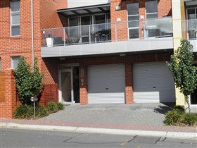 Adelaide's Norwood Apartment - Surfers Paradise Gold Coast 3