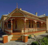 Myras Moonta Retreat - Surfers Paradise Gold Coast