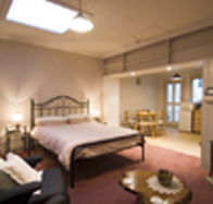 Ellie's Cottage Collection - Ellie's Studio Apartment - Surfers Paradise Gold Coast
