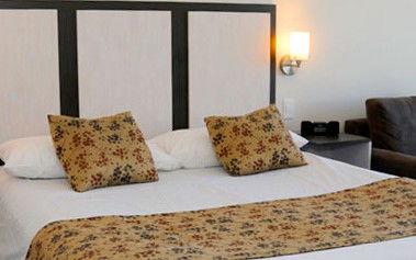 Beachfront Bicheno - Surfers Paradise Gold Coast 2