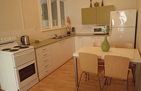 Bayswater Beach House - Surfers Paradise Gold Coast 8
