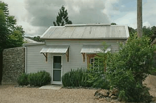 Mavis's Kitchen and Cabins - Surfers Paradise Gold Coast