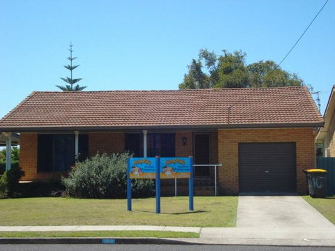 Aunty Mels Dog Friendly Holiday Cottage - Surfers Paradise Gold Coast 0