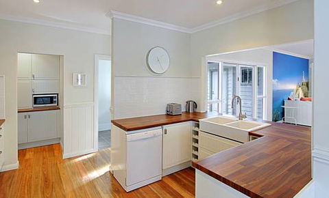 Away On Belongil Fields - Surfers Paradise Gold Coast 0