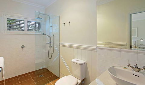 Away On Belongil Fields - Surfers Paradise Gold Coast 1