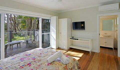 Away On Belongil Fields - Surfers Paradise Gold Coast 2