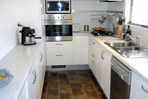 Emaroo Cottage On Oxide Street - Surfers Paradise Gold Coast 1