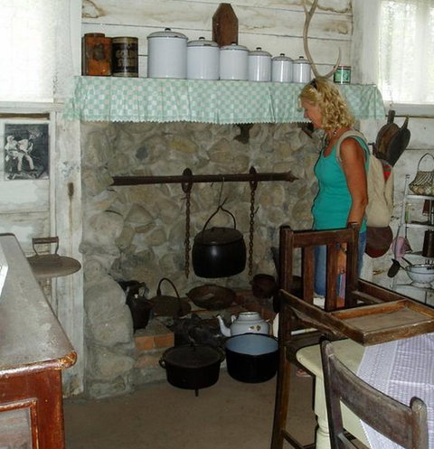 A Settlers Cottage - Surfers Paradise Gold Coast 2