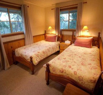 Accommodation Creek Cottages - Surfers Paradise Gold Coast 0