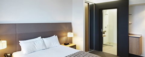 Atura Dandenong - Surfers Paradise Gold Coast 1