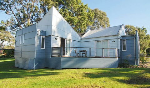 Huskisson Holiday Cabins - Surfers Paradise Gold Coast 1