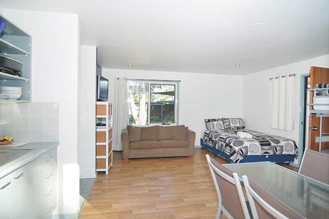 Huskisson Holiday Cabins - Surfers Paradise Gold Coast 2