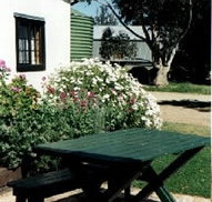 Dunalan Host Farm Cottage - Surfers Paradise Gold Coast