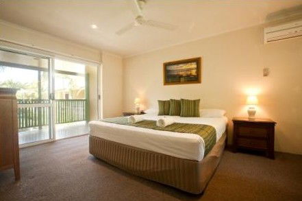 A Tropical Nite - Surfers Paradise Gold Coast 3