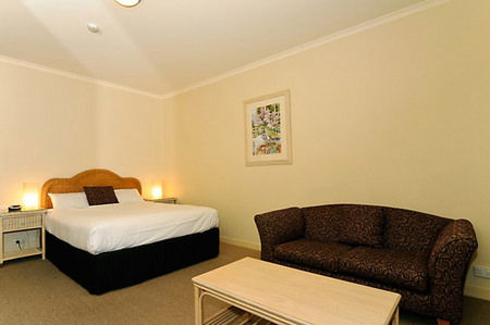 Quality Hotel Tiffins On The Park - Surfers Paradise Gold Coast 0