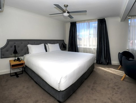 Pensione Hotel Perth - Surfers Paradise Gold Coast 1