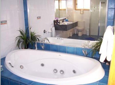 Bateau Bay Beachfront Luxury Accomodation - Surfers Paradise Gold Coast 0