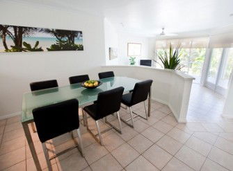 Port Douglas Beachfront Terraces - Surfers Paradise Gold Coast 1