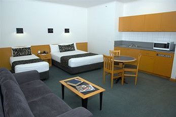 Darwin Central Hotel - Surfers Paradise Gold Coast 2