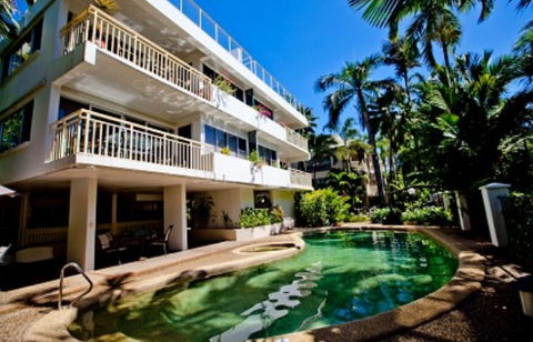 Driftwood Mantaray On Macrossan - Surfers Paradise Gold Coast 4