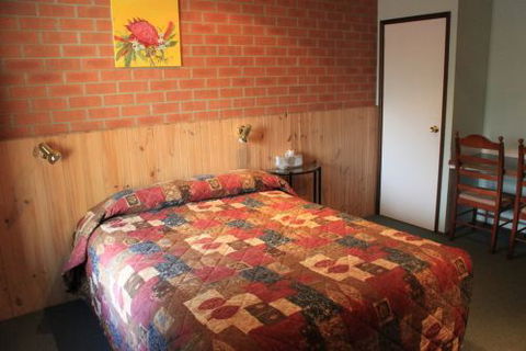 Catalina Motel Lake Macquarie - Surfers Paradise Gold Coast 1