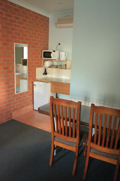 Catalina Motel Lake Macquarie - Surfers Paradise Gold Coast 3