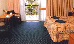 Tudor Inn Motel - Surfers Paradise Gold Coast 2