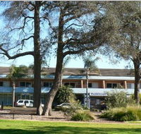 Huskisson Beach Motel - Surfers Paradise Gold Coast