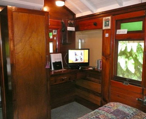Mt Nebo Railway Carriage & Chalet - Surfers Paradise Gold Coast 2
