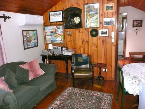 Mt Nebo Railway Carriage & Chalet - Surfers Paradise Gold Coast 5