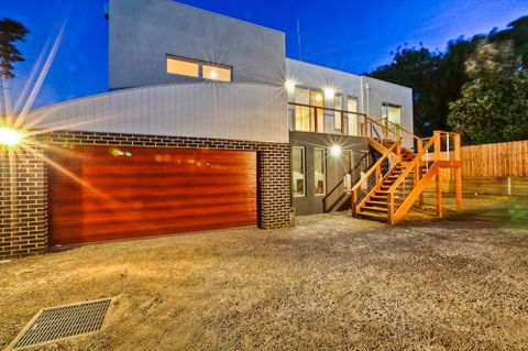 MORNINGTON PENINSULA ACCOMMODATION BEACH HOUSE - Surfers Paradise Gold Coast 0