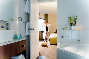 Amora Riverwalk Melbourne - Surfers Paradise Gold Coast 3