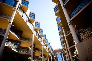 Amora Riverwalk Melbourne - Surfers Paradise Gold Coast 10