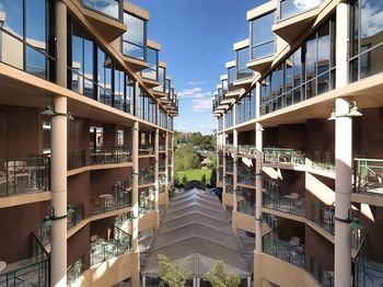 Amora Riverwalk Melbourne - Surfers Paradise Gold Coast 12
