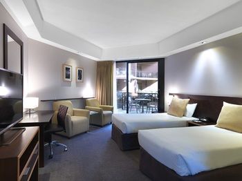Amora Riverwalk Melbourne - Surfers Paradise Gold Coast 30