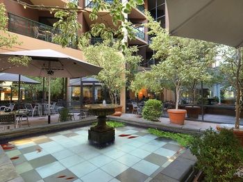 Amora Riverwalk Melbourne - Surfers Paradise Gold Coast 41