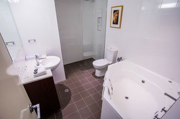 Amora Riverwalk Melbourne - Surfers Paradise Gold Coast 47