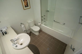Amora Riverwalk Melbourne - Surfers Paradise Gold Coast 49