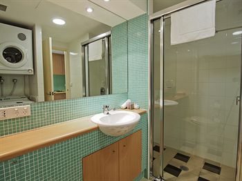 Oaks Waterfront Resort - The Entrance - Surfers Paradise Gold Coast 9