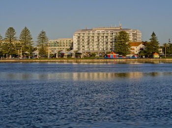 Oaks Waterfront Resort - The Entrance - Surfers Paradise Gold Coast 12
