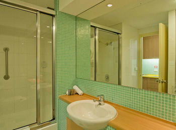 Oaks Waterfront Resort - The Entrance - Surfers Paradise Gold Coast 18