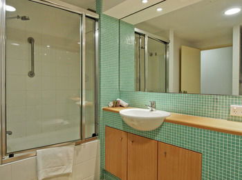 Oaks Waterfront Resort - The Entrance - Surfers Paradise Gold Coast 19